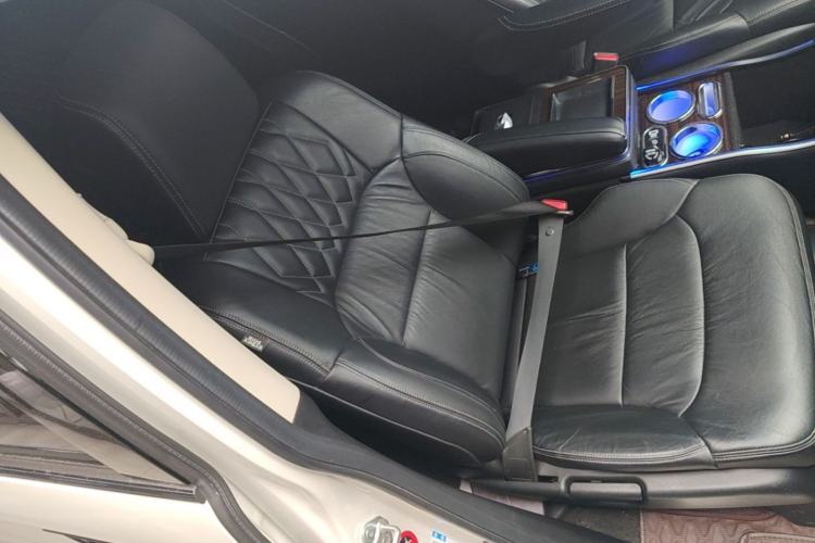 Used Honda Elysion 2019 2.0L Hybrid Supreme Edition Right Front Seat