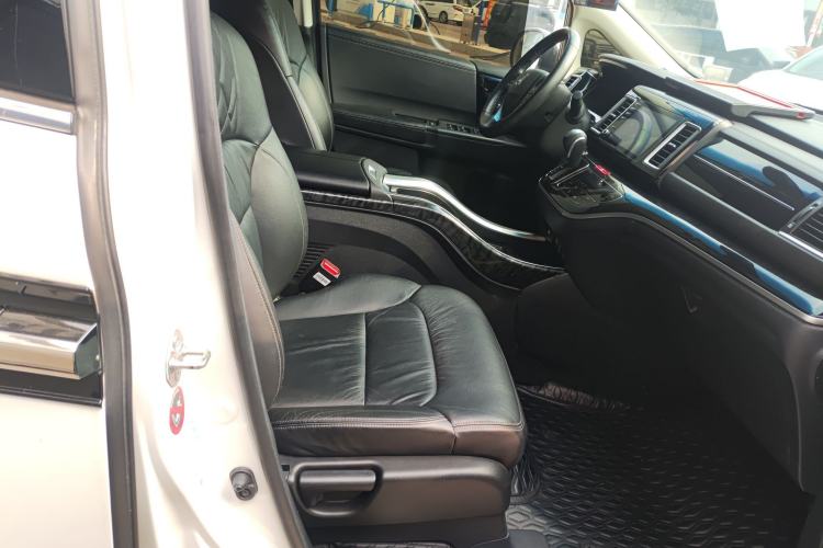 Used Honda Elysion 2019 2.0L Hybrid Luxury Edition Right Front Seat