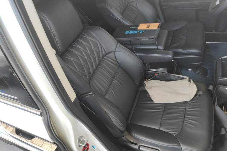 Used Honda Elysion 2019 2.0L Hybrid Supreme Edition Right Front Seat