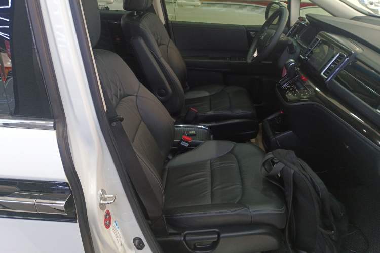 Used Honda Elysion 2019 2.0L Hybrid Luxury Edition Right Front Seat