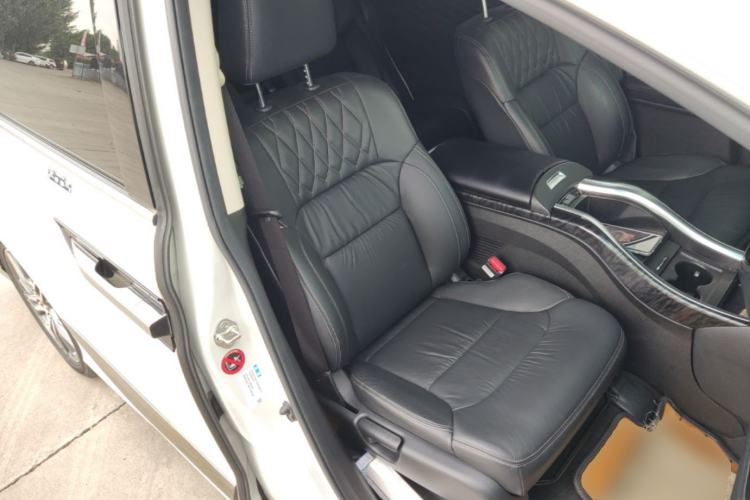 Used Honda Elysion 2019 2.0L Hybrid Luxury Edition Right Front Seat