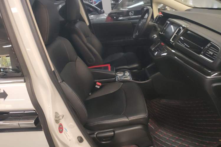 Used Honda Elysion 2019 2.0L Hybrid Comfort Edition Right Front Seat