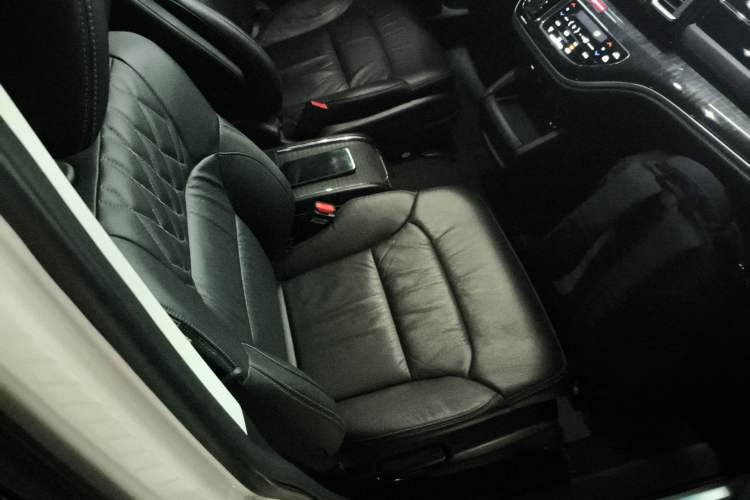 Used Honda Elysion 2019 2.0L Hybrid Luxury Edition Right Front Seat
