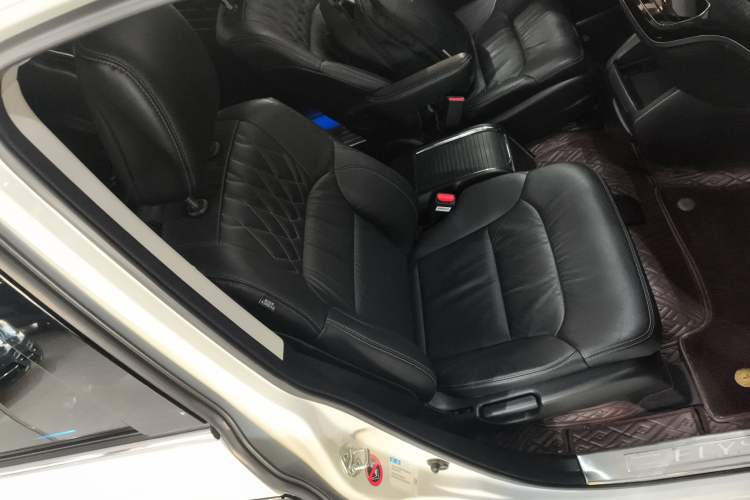 Used Honda Elysion 2019 2.0L Hybrid Luxury Edition Right Front Seat