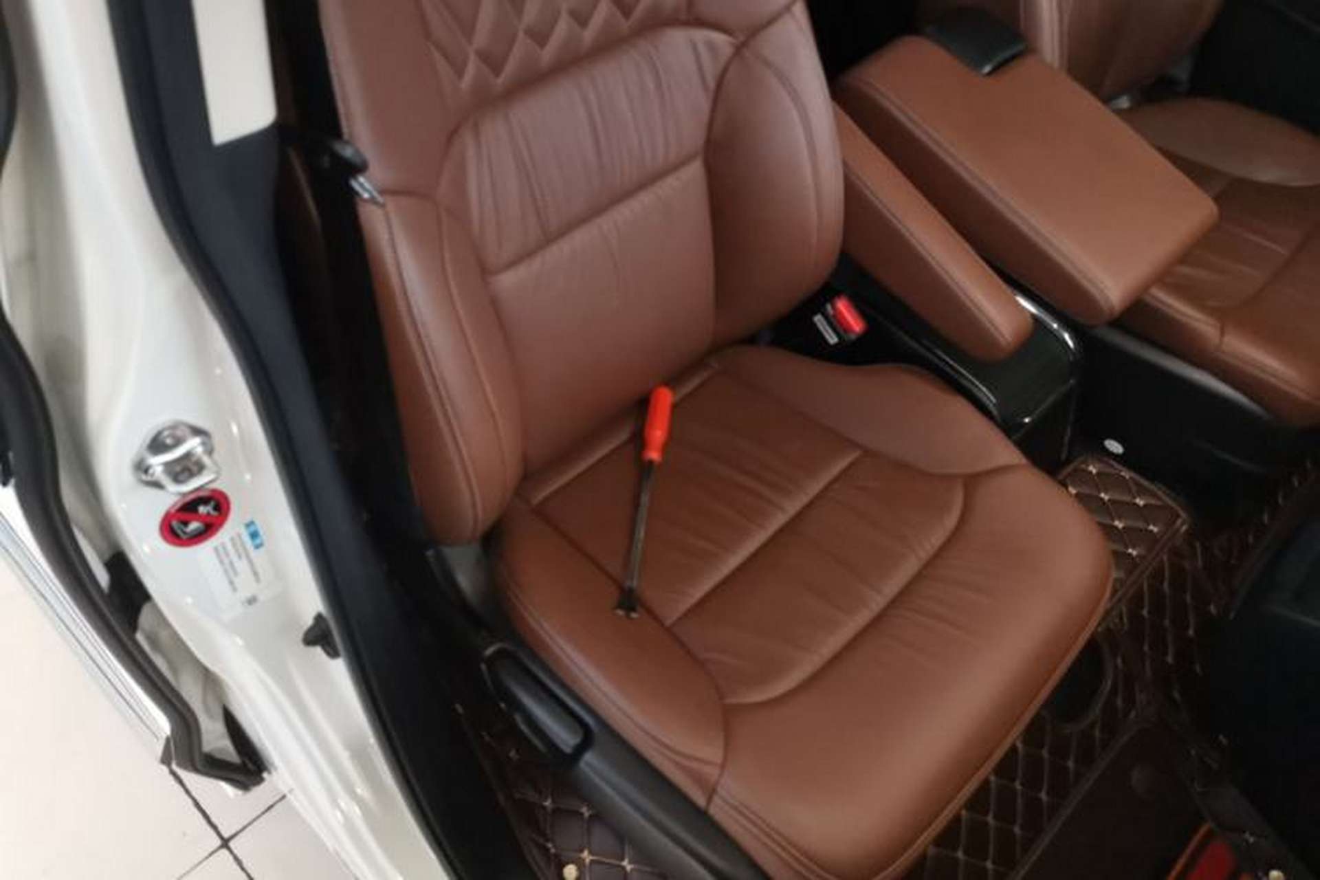 Used Honda Elysion 2019 2.0L Hybrid Supreme Edition Right Front Seat