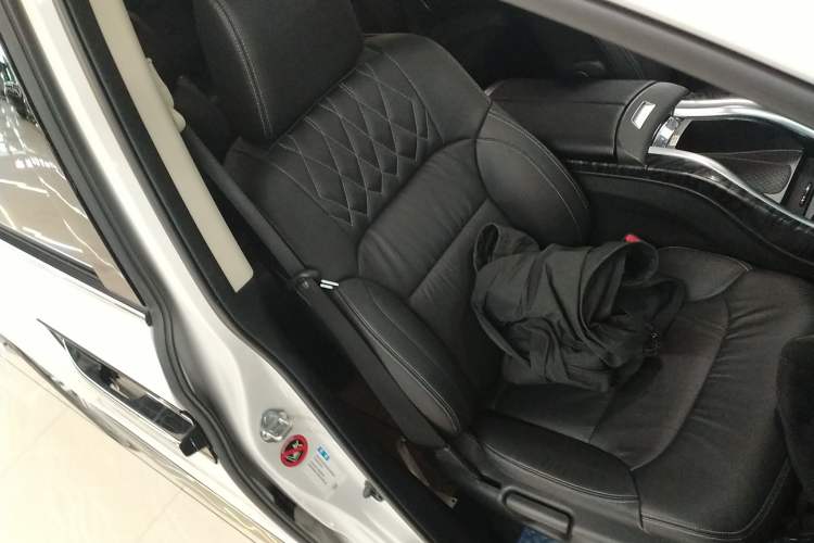 Used Honda Elysion 2019 2.0L Hybrid Luxury Edition Right Front Seat