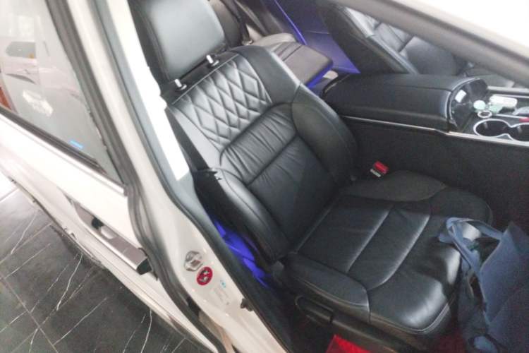 Used Honda Elysion 2019 2.0L Hybrid Luxury Edition Right Front Seat