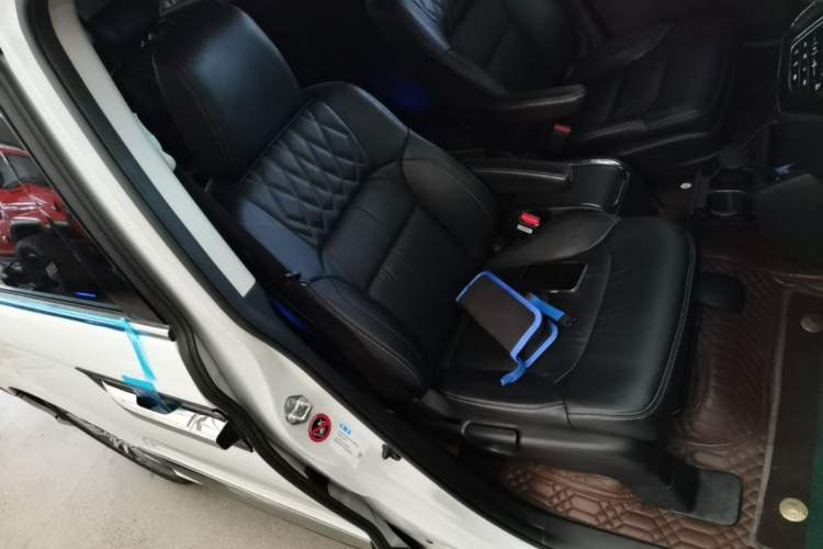 Used Honda Elysion 2019 2.0L Hybrid Luxury Edition Right Front Seat