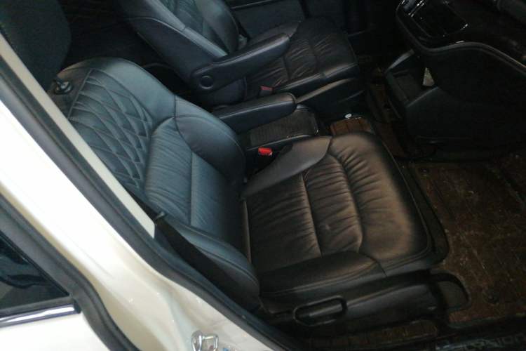 Used Honda Elysion 2019 2.0L Hybrid Luxury Edition Right Front Seat