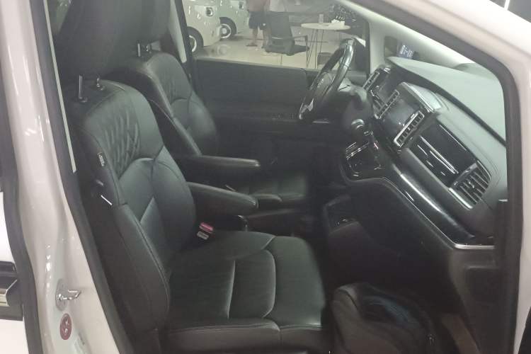 Used Honda Elysion 2019 2.0L Hybrid Luxury Edition Right Front Seat