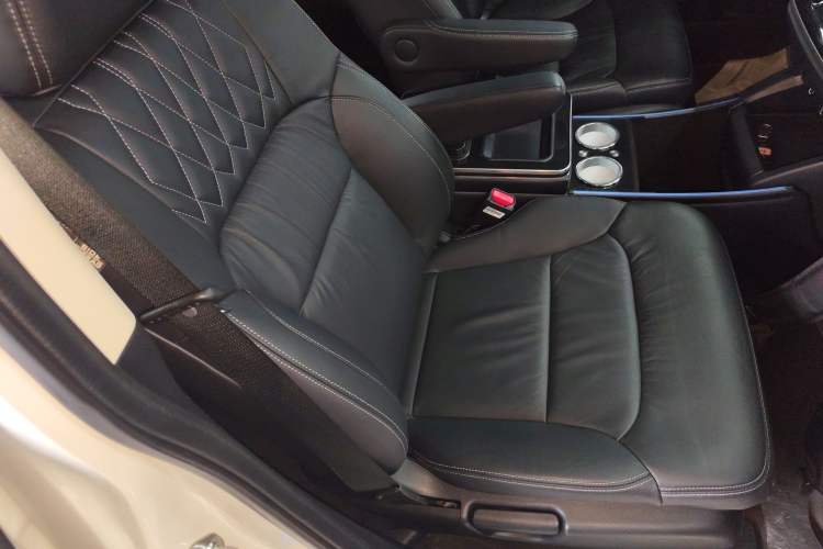 Used Honda Elysion 2019 2.0L Hybrid Luxury Edition Right Front Seat