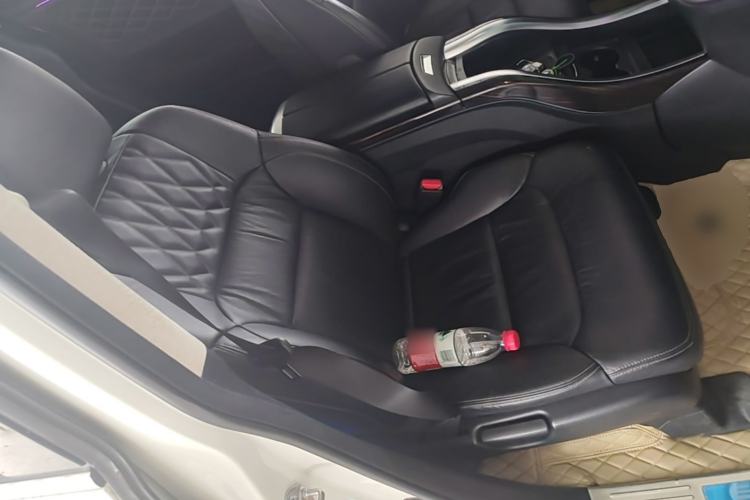 Used Honda Elysion 2019 2.0L Hybrid Luxury Edition Right Front Seat