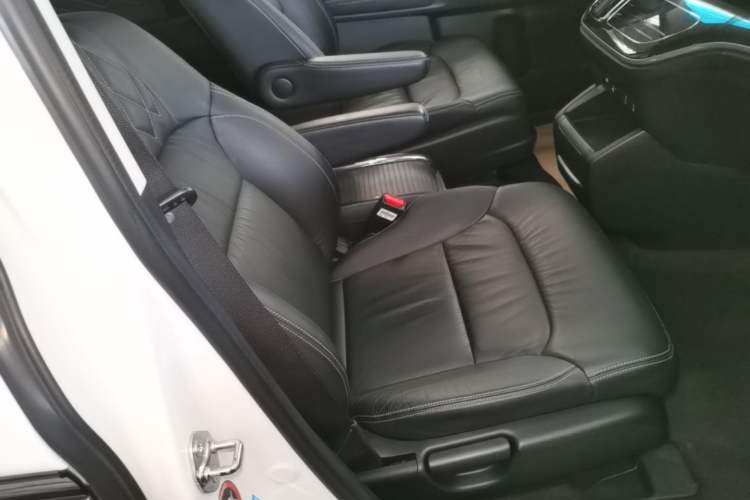 Used Honda Elysion 2019 2.0L Hybrid Luxury Edition Right Front Seat