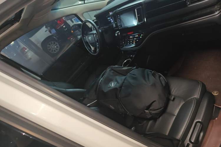 Used Honda Elysion 2019 2.0L Hybrid Luxury Edition Right Front Seat
