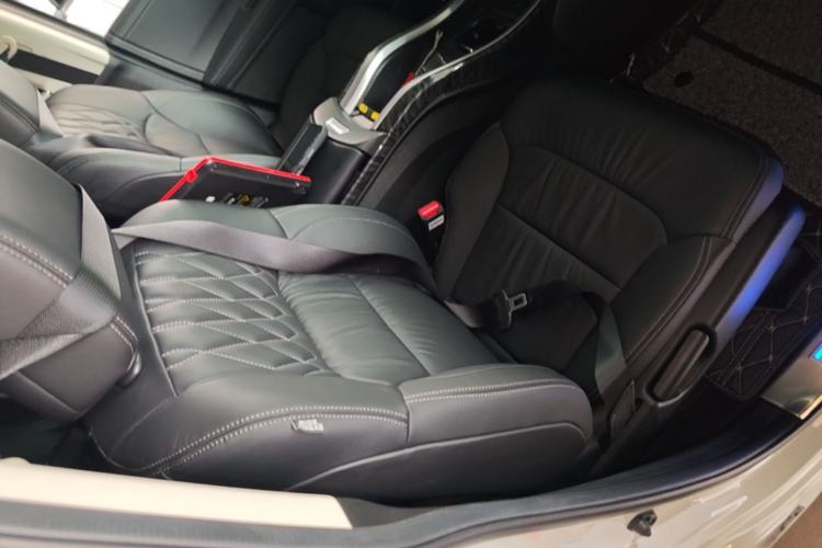 Used Honda Elysion 2019 2.0L Hybrid Luxury Edition Right Front Seat