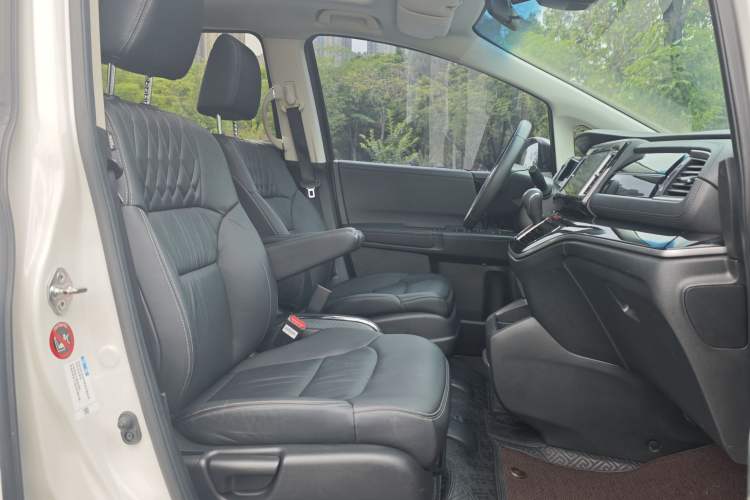 Used Honda Elysion 2019 2.0L Hybrid Luxury Edition Right Front Seat