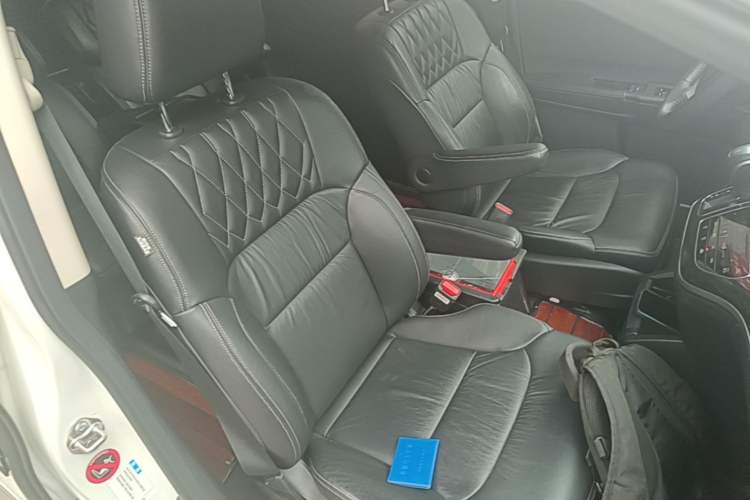 Used Honda Elysion 2019 2.0L Hybrid Luxury Edition Right Front Seat