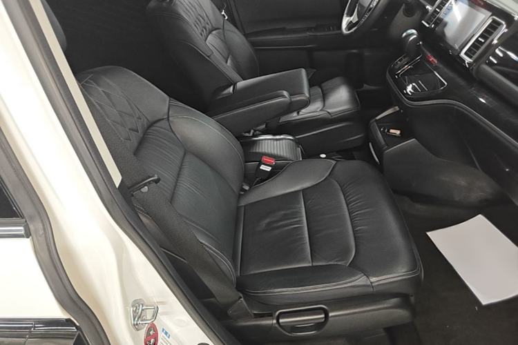 Used Honda Elysion 2019 2.0L Hybrid Supreme Edition Right Front Seat