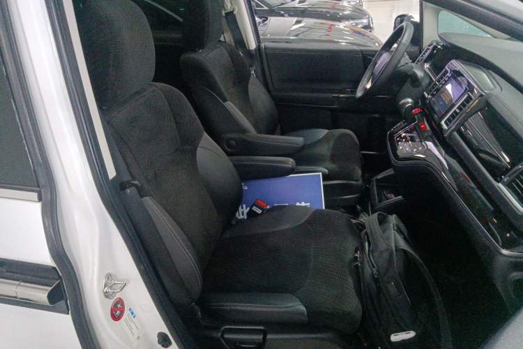 Used Honda Elysion 2019 2.0L Hybrid Comfort Edition Right Front Seat