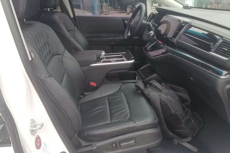 Used Honda Elysion 2019 2.0L Hybrid Supreme Edition Right Front Seat