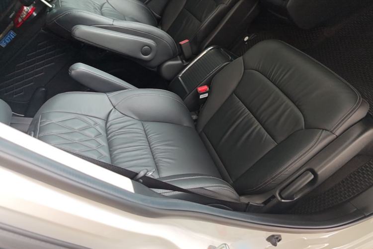 Used Honda Elysion 2019 2.0L Hybrid Luxury Edition Right Front Seat
