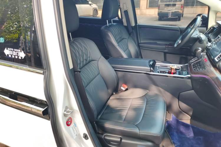 Used Honda Elysion 2019 2.0L Hybrid Supreme Edition Right Front Seat