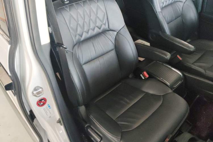 Used Honda Elysion 2019 2.0L Hybrid Luxury Edition Right Front Seat