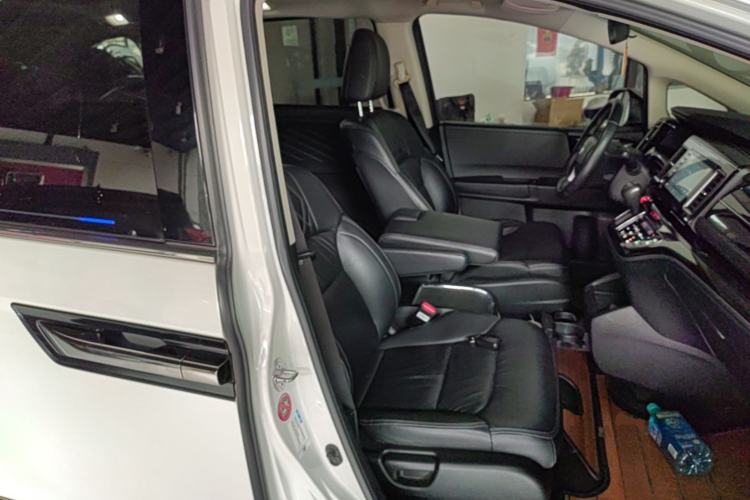 Used Honda Elysion 2019 2.0L Hybrid Supreme Edition Right Front Seat