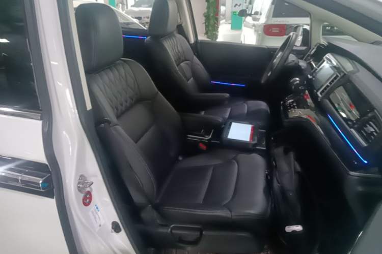 Used Honda Elysion 2019 2.0L Hybrid Luxury Edition Right Front Seat