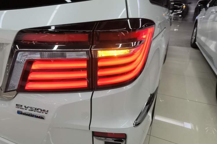 Used Honda Elysion 2019 2.0L Hybrid Comfort Edition Right Rear Taillight