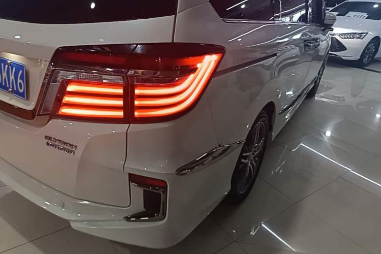 Used Honda Elysion 2019 2.0L Hybrid Luxury Edition Right Rear Taillight