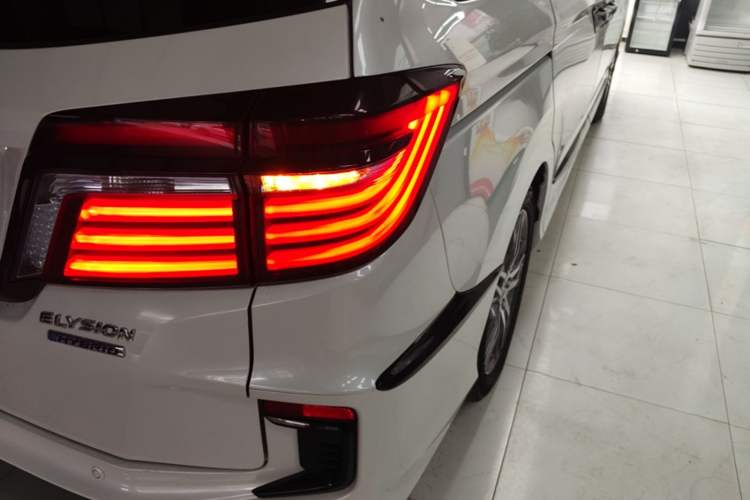 Used Honda Elysion 2019 2.0L Hybrid Supreme Edition Right Rear Taillight