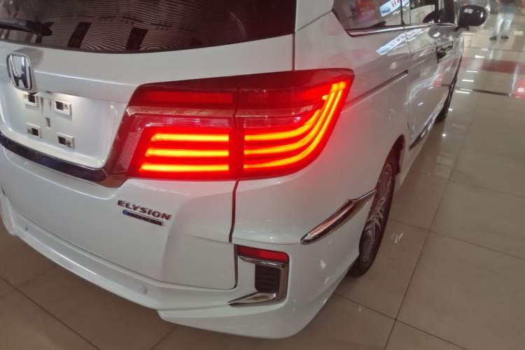 Used Honda Elysion 2019 2.0L Hybrid Comfort Edition Right Rear Taillight