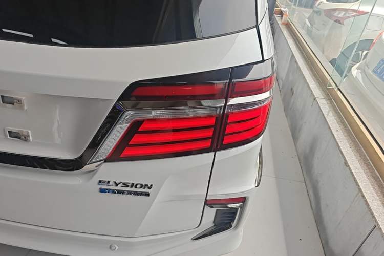 Used Honda Elysion 2019 2.0L Hybrid Luxury Edition Right Rear Taillight