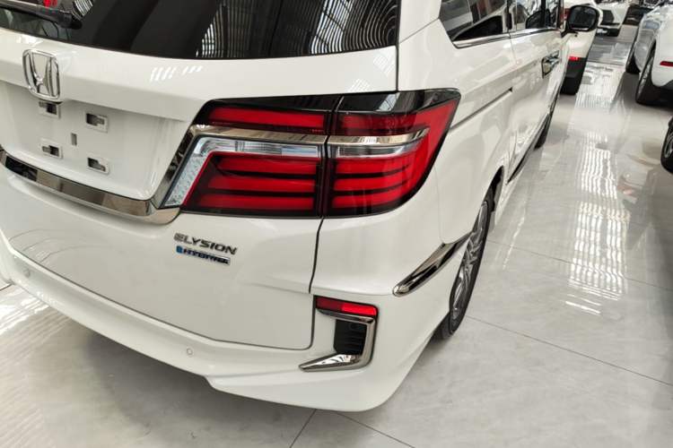 Used Honda Elysion 2019 2.0L Hybrid Supreme Edition Right Rear Taillight
