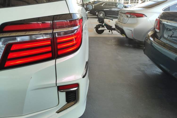 Used Honda Elysion 2019 2.0L Hybrid Supreme Edition Right Rear Taillight