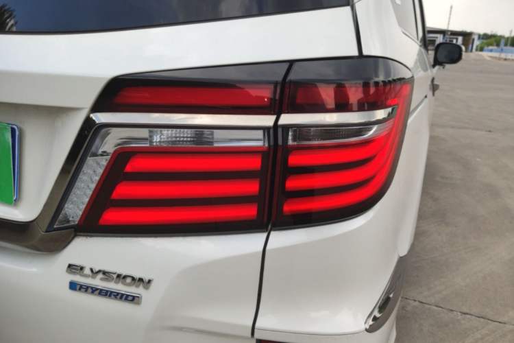 Used Honda Elysion 2019 2.0L Hybrid Luxury Edition Right Rear Taillight