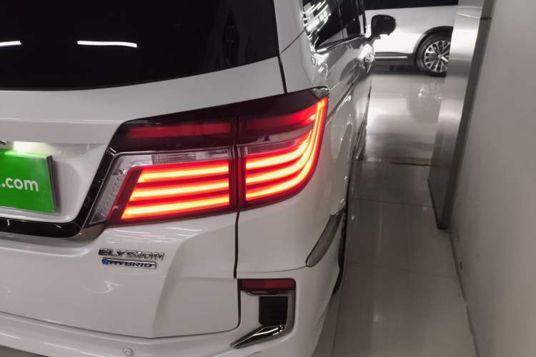 Used Honda Elysion 2019 2.0L Hybrid Luxury Edition Right Rear Taillight