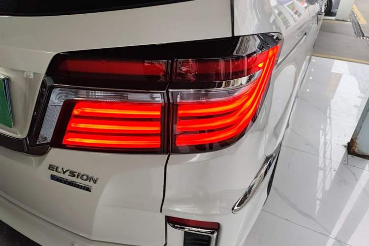 Used Honda Elysion 2019 2.0L Hybrid Luxury Edition Right Rear Taillight