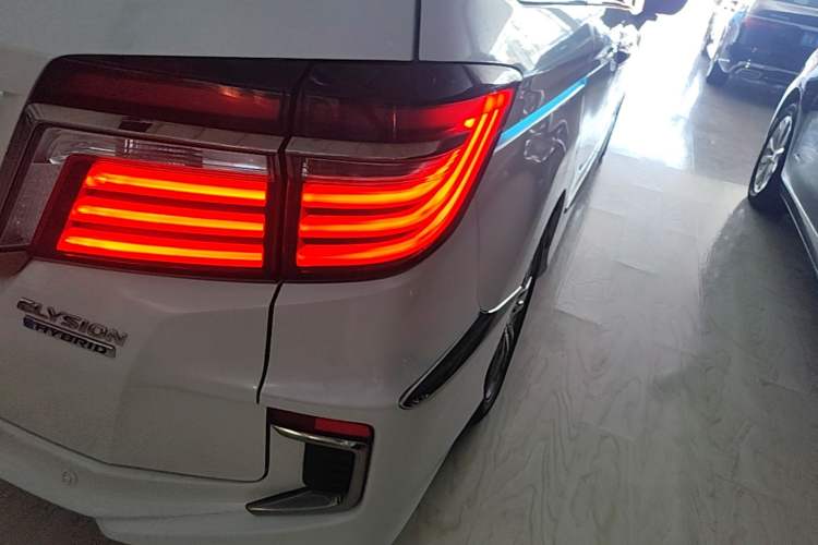 Used Honda Elysion 2019 2.0L Hybrid Luxury Edition Right Rear Taillight