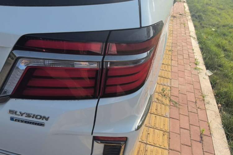 Used Honda Elysion 2019 2.0L Hybrid Comfort Edition Right Rear Taillight