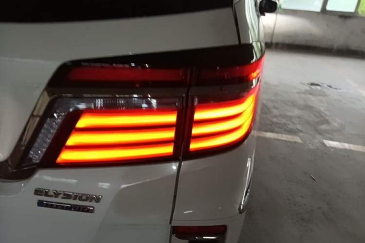 Used Honda Elysion 2019 2.0L Hybrid Luxury Edition Right Rear Taillight