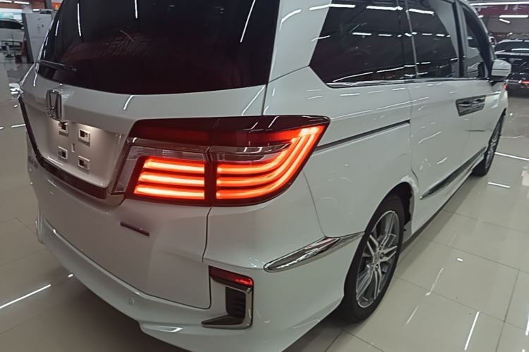 Used Honda Elysion 2019 2.0L Hybrid Luxury Edition Right Rear Taillight