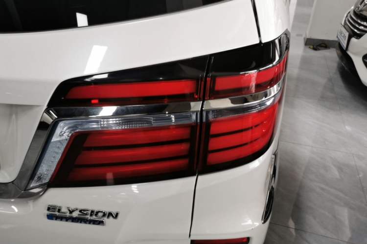 Used Honda Elysion 2019 2.0L Hybrid Luxury Edition Right Rear Taillight