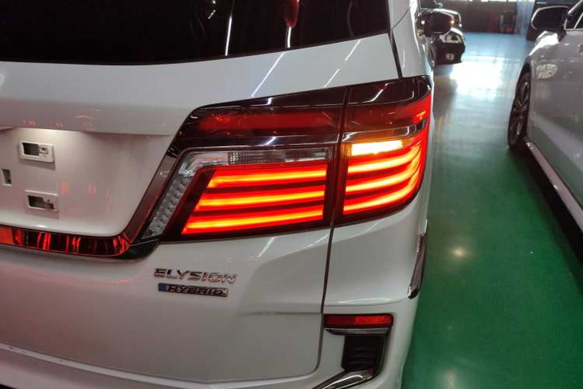 Used Honda Elysion 2019 2.0L Hybrid Luxury Edition Right Rear Taillight