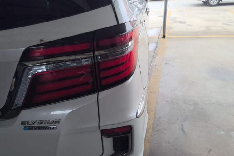 Used Honda Elysion 2019 2.0L Hybrid Luxury Edition Right Rear Taillight