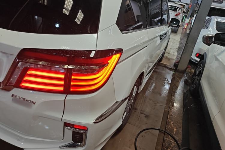 Used Honda Elysion 2019 2.0L Hybrid Luxury Edition Right Rear Taillight