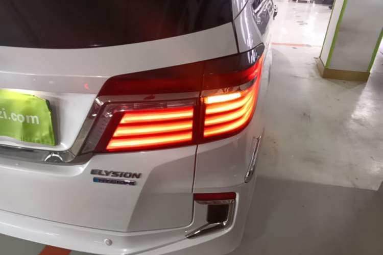 Used Honda Elysion 2019 2.0L Hybrid Luxury Edition Right Rear Taillight