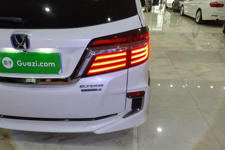 Used Honda Elysion 2019 2.0L Hybrid Comfort Edition Right Rear Taillight