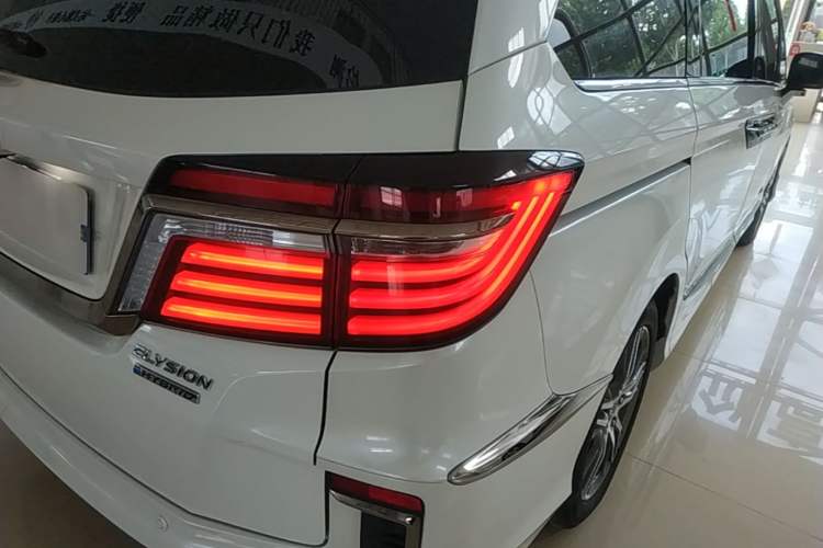Used Honda Elysion 2019 2.0L Hybrid Supreme Edition Right Rear Taillight